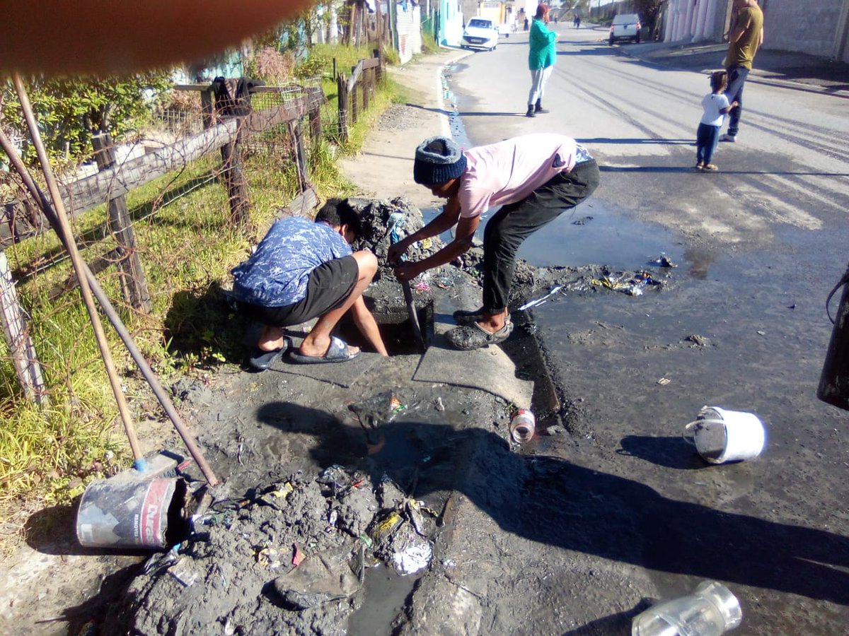 🚫  CHILDREN SHOULD BE PLAYING, NOT CLEANING DRAINS

In Webank, children were spotted clearing a filthy drain -  doing the work that government should be doing. This is what failure looks like.

🧡 Every child deserves clean streets, dignified housing, and the #RightToPlay.
Let’s