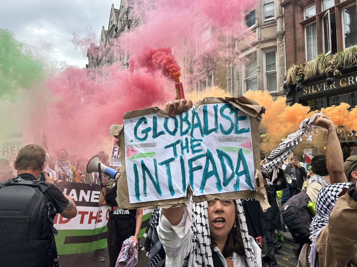 LuGuangMing's tweet image. Speaker from @unitetheunion at the Palestine March today: “We say to anyone who doesn’t want to handle Israeli goods in their workplace - we back you 100%!”