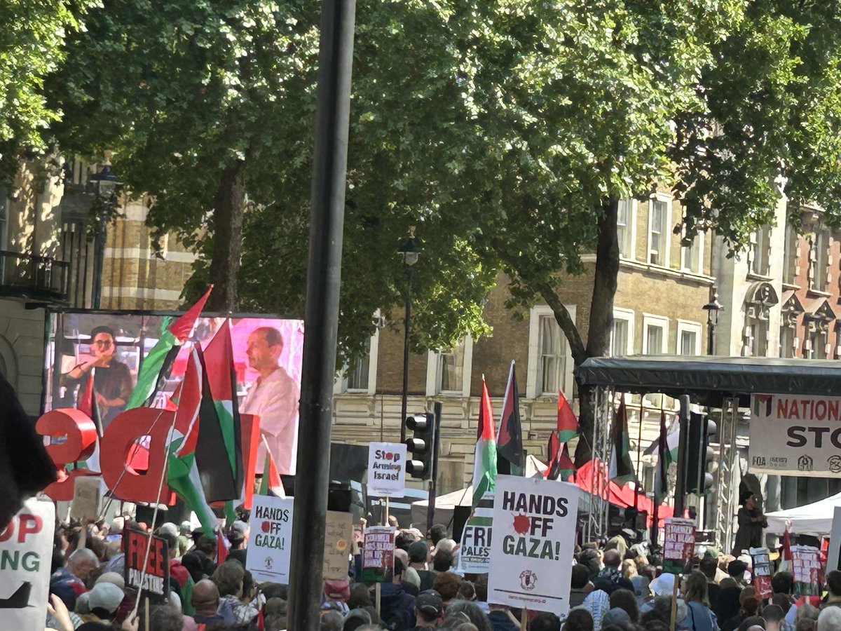 LuGuangMing's tweet image. Speaker from @unitetheunion at the Palestine March today: “We say to anyone who doesn’t want to handle Israeli goods in their workplace - we back you 100%!”