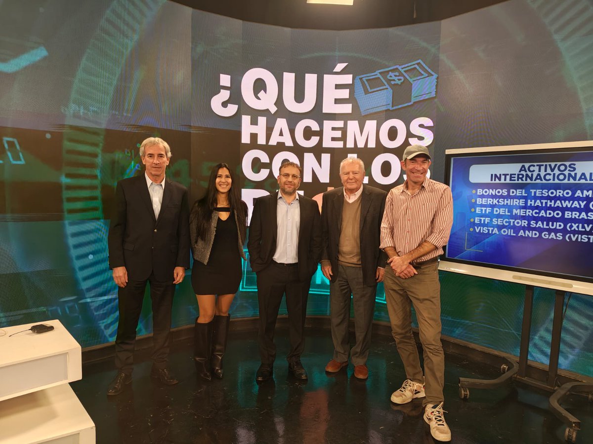 Mariano Otálora (@otaloram) on Twitter photo Terminamos una nueva edición de <a href="/quehacemospesos/">¿Qué Hacemos con Los Pesos?</a> junto con grandes profesionales.
Gracias <a href="/marianogoro/">Mariano Gorodisch</a>, <a href="/ORLANDOOJF/">Orlando Ferreres</a>, Soledad López de <a href="/RavaBursatil/">Rava Bursátil</a> y Arturo Piano, Director Ejecutivo de Banco Piano por haber sido parte.
Mirá el programa completo: youtu.be/vM4sYQhbFxw Terminamos una nueva edición de <a href="/quehacemospesos/">¿Qué Hacemos con Los Pesos?</a> junto con grandes profesionales.
Gracias <a href="/marianogoro/">Mariano Gorodisch</a>, <a href="/ORLANDOOJF/">Orlando Ferreres</a>, Soledad López de <a href="/RavaBursatil/">Rava Bursátil</a> y Arturo Piano, Director Ejecutivo de Banco Piano por haber sido parte.
Mirá el programa completo: youtu.be/vM4sYQhbFxw
