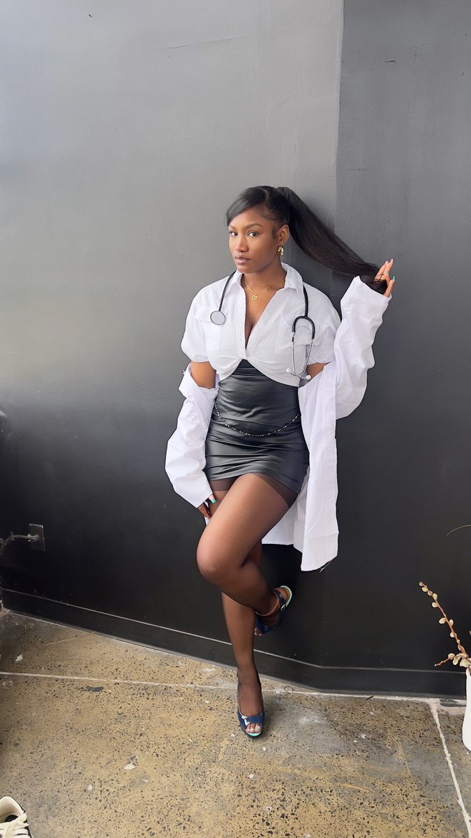 malaika_lea's tweet image. The doctor is in🥼
