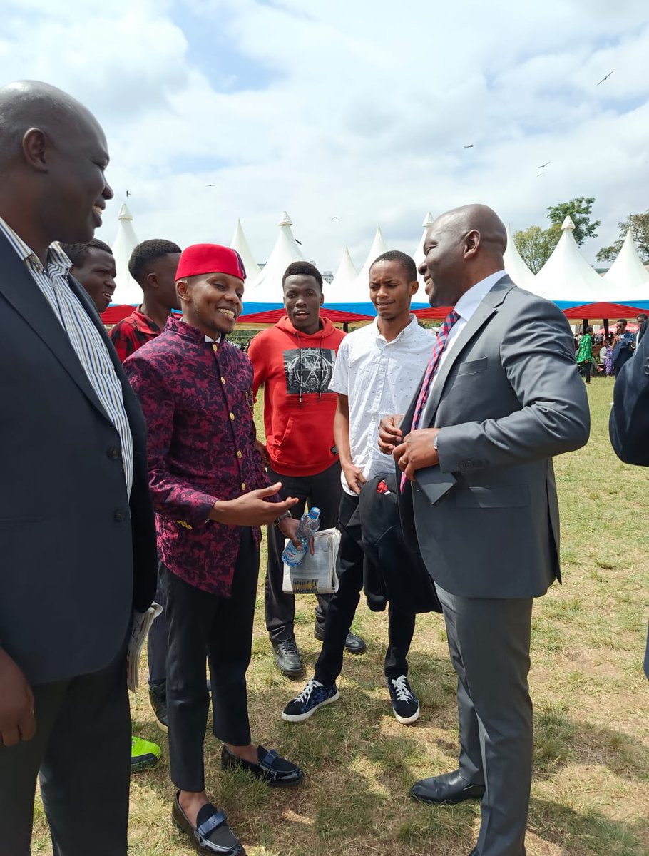 Honcalebamisi's tweet image. These remarkable young men followed me up to the car, panting in joy and happiness, just to say thank you for paying their fees from Form 1 to Form 4 at Starehe Boys Centre.

 Samuel Odhiambo Owino, Casper Wanjala Musungu, Micah Chacha, and Nicholas Mainge hail from Matisi,…