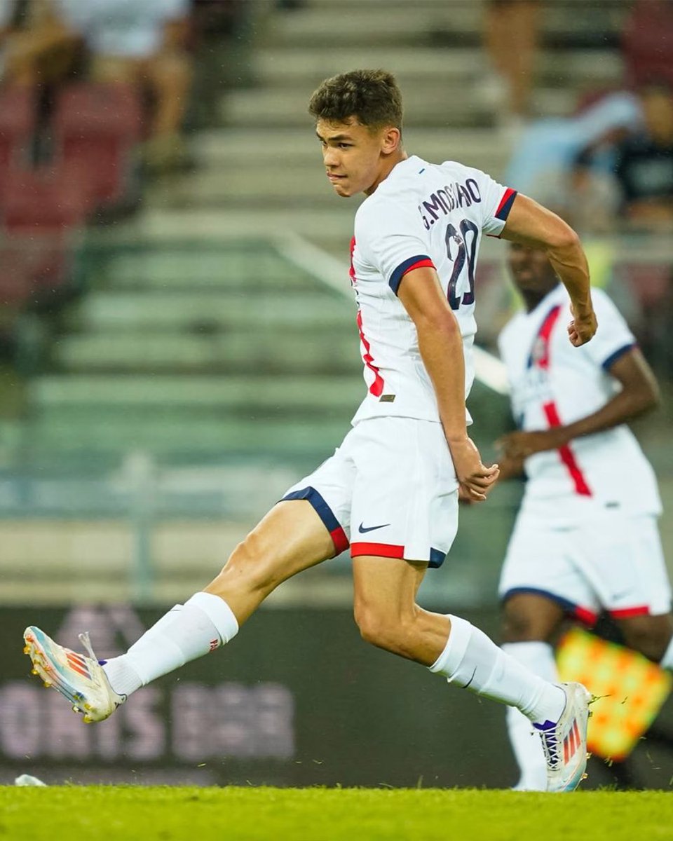 PSG_espanol's tweet image. El mediocampista brasileño Gabriel Moscardo se une al Sporting Clube de Braga en calidad de préstamo.
El Paris Saint-Germain le desea mucho éxito a Gabriel en esta temporada en Portugal 🇵🇹
👉 psg.fr/es/content/gab…