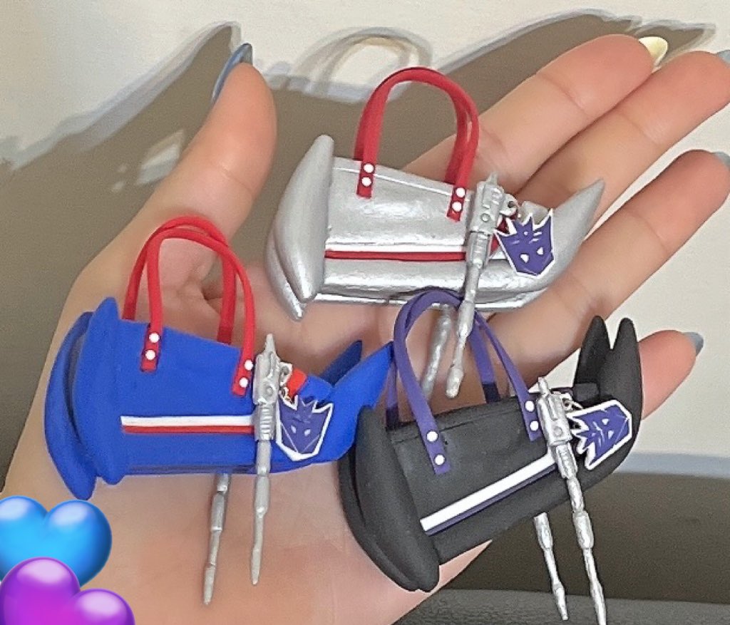 TCSKWP_'s tweet image. fighter jet wing-shaped bag, just for my Seeker girls 🥰❤️💙💜✈️✈️✈️
#Thundercracker #Starscream #Skywarp