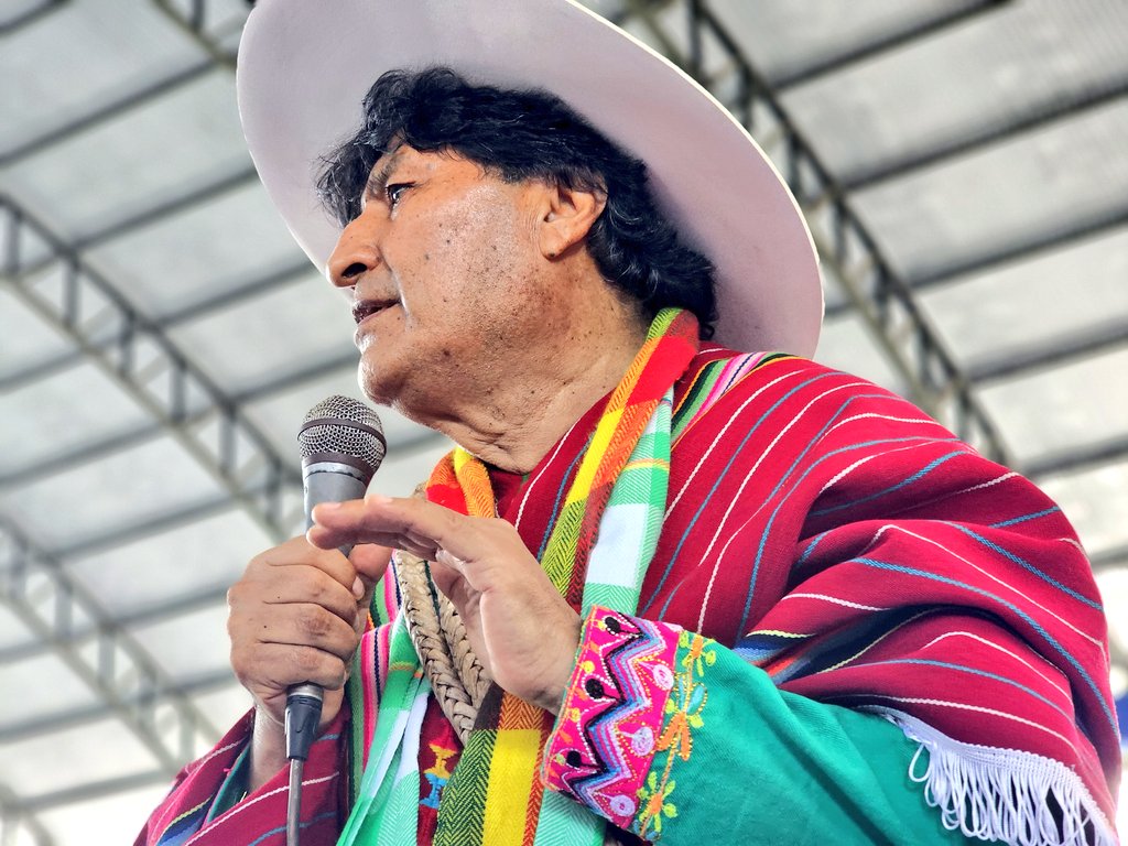 evoespueblo's tweet image. Los que traicionaron a Tupaj Katari no tienen derecho a llamar a la unidad.
Los que robaron al Estado no tienen moral para hablar de unidad.
Los que tienen presos a un centenar de campesinos tienen las manos manchadas de sangre indígena y no pueden convocar a la unidad.
Los…