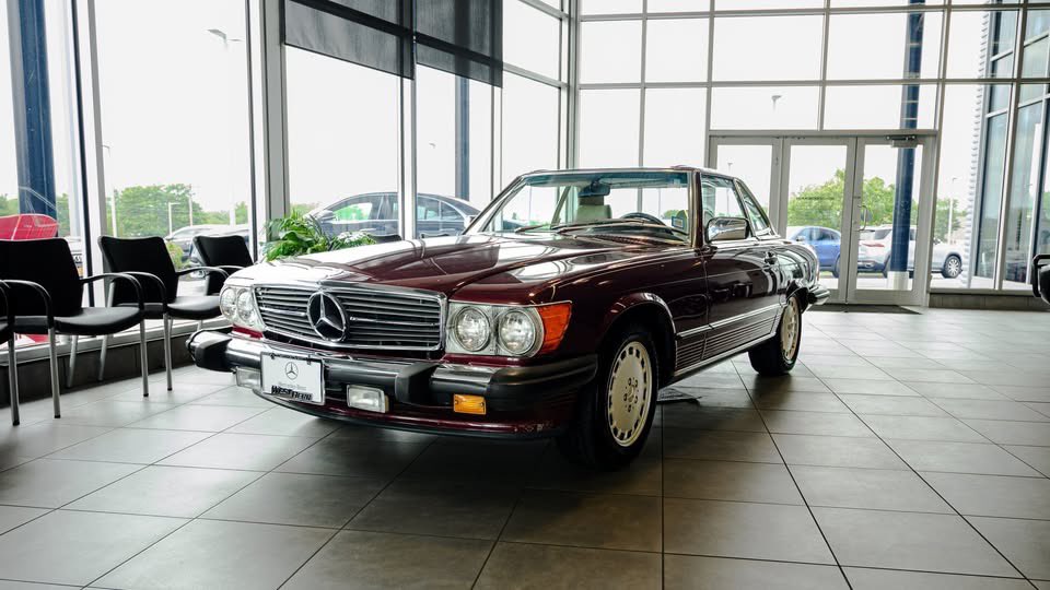 WestHerr's tweet image. Check out this🔥throwback that was recently at #MercedesBenz of #Rochester!
1989 Mercedes-Benz 560 SL 😎 🙌