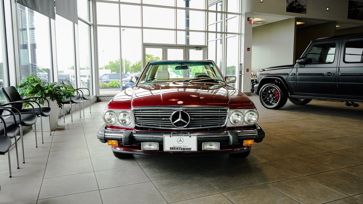 WestHerr's tweet image. Check out this🔥throwback that was recently at #MercedesBenz of #Rochester!
1989 Mercedes-Benz 560 SL 😎 🙌