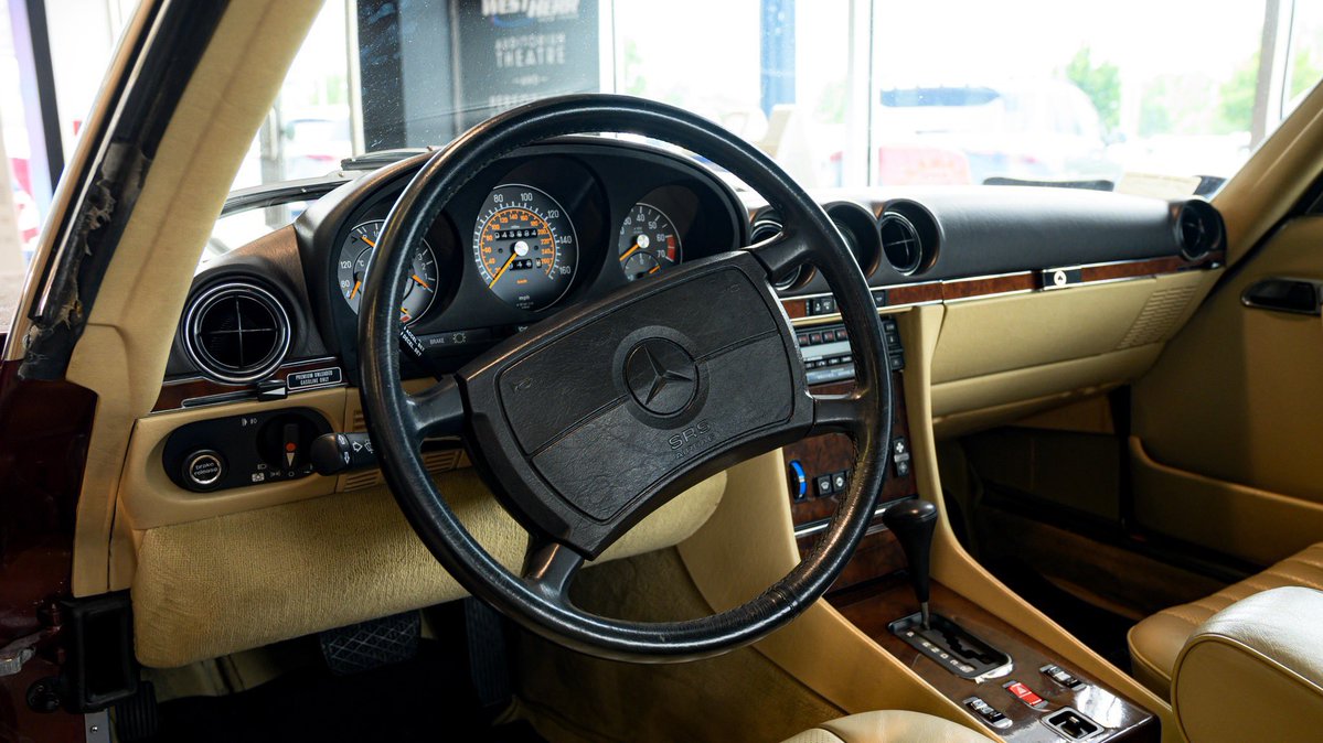 WestHerr's tweet image. Check out this🔥throwback that was recently at #MercedesBenz of #Rochester!
1989 Mercedes-Benz 560 SL 😎 🙌