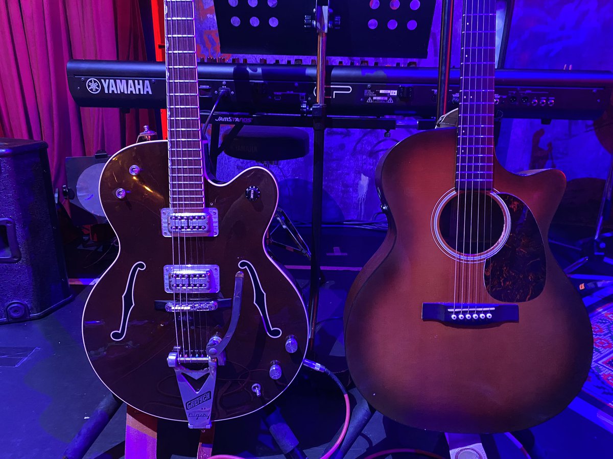 今日はJAZZBILLYライブでした！！
めっちゃ盛り上がり楽しかったー♪♪
ありがとうございました！！！
テネシアンとMartinさんもありがとー！！
key.バンマス.幡宮航太
Ba.奥野翔太
Dr.田辺貴広
key.鈴木一葉
Tp.長谷川素子
Tb.枡家小雪
sax.矢元美沙樹
Gt.石井洋介でした！
#JAZZBILLY