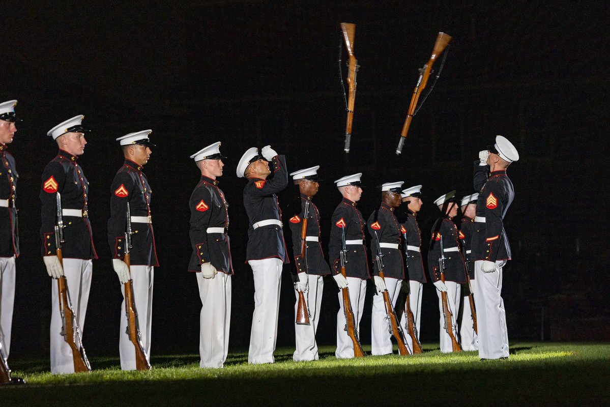 CMC_MarineCorps's tweet image. Last night, @USMC & I had the honor of hosting the 29th @SecDef, The Honorable Pete Hegseth, during our Friday Evening Parade at @MBWDC. Your leadership within the @DeptofDefense ensures that our Corps remains postured as the Nation’s crisis response force—ready to fight & win.