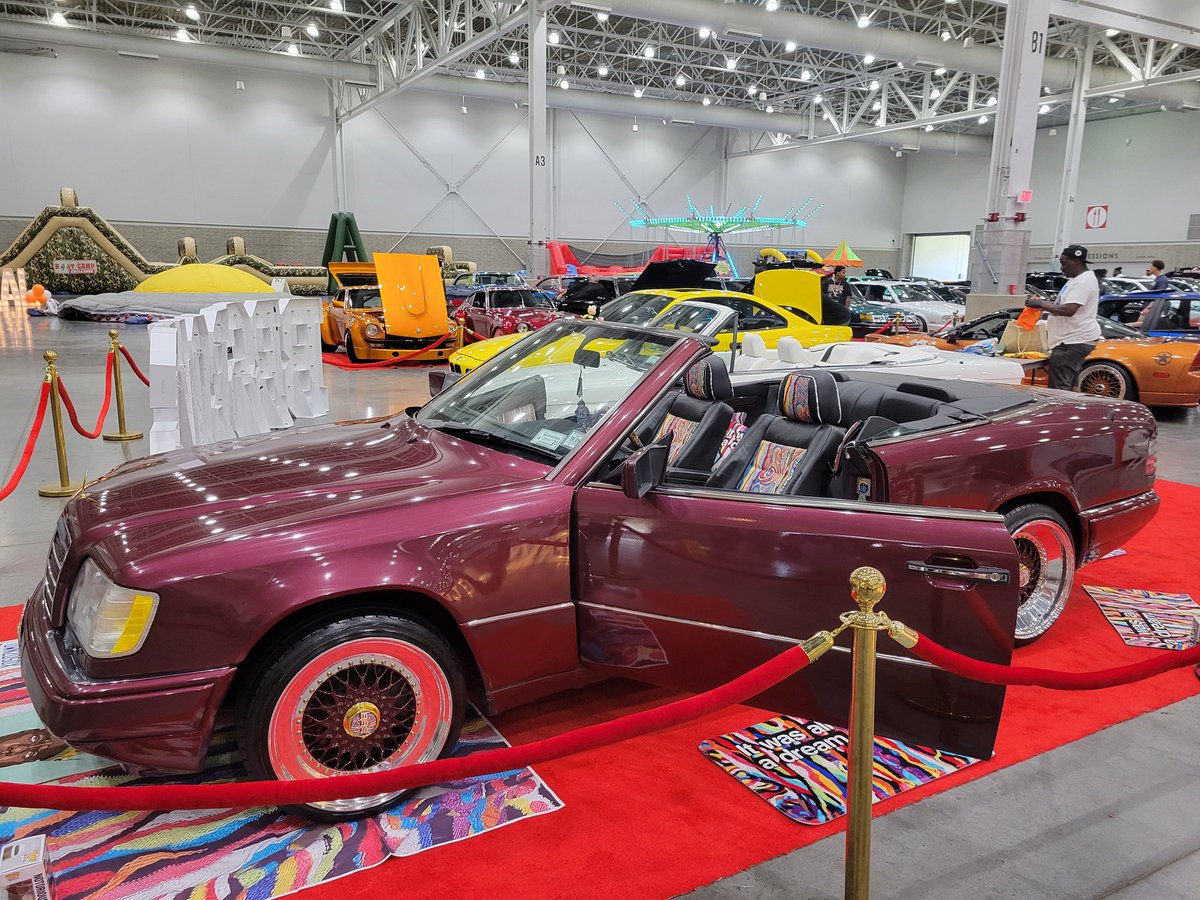 103JAMZRADIO's tweet image. Can you guess who's Benz this was?

Setting up at the #DriveYourDreams car show with #thebbsboys &amp;amp; @djenvy. 

#103JAMZ
#iHeartRadio