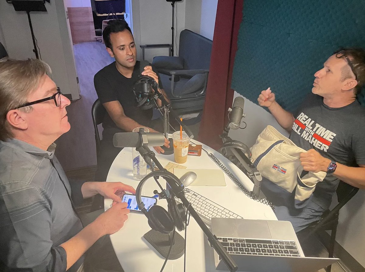 NancyRomm's tweet image. It started with @bariweiss and ended with @sarahhepola and includes a whole bunch of peeps in-between, all packing into Paloma, the little media company/studio @MattWelch and I built in my apartment. Thanks for coming! open.substack.com/pub/thefreeman…