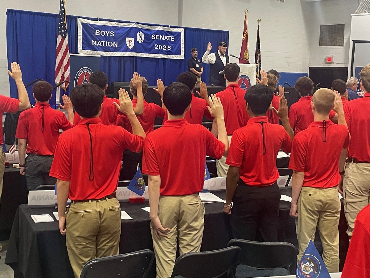American Legion Boys Nation (@alboysnation) on Twitter photo American Legion Legislative Commission <a href="/ShusontheHill/">Matthew Shuman🌵</a> administers the oath of office to #BoysNation2025 senators. American Legion Legislative Commission <a href="/ShusontheHill/">Matthew Shuman🌵</a> administers the oath of office to #BoysNation2025 senators.