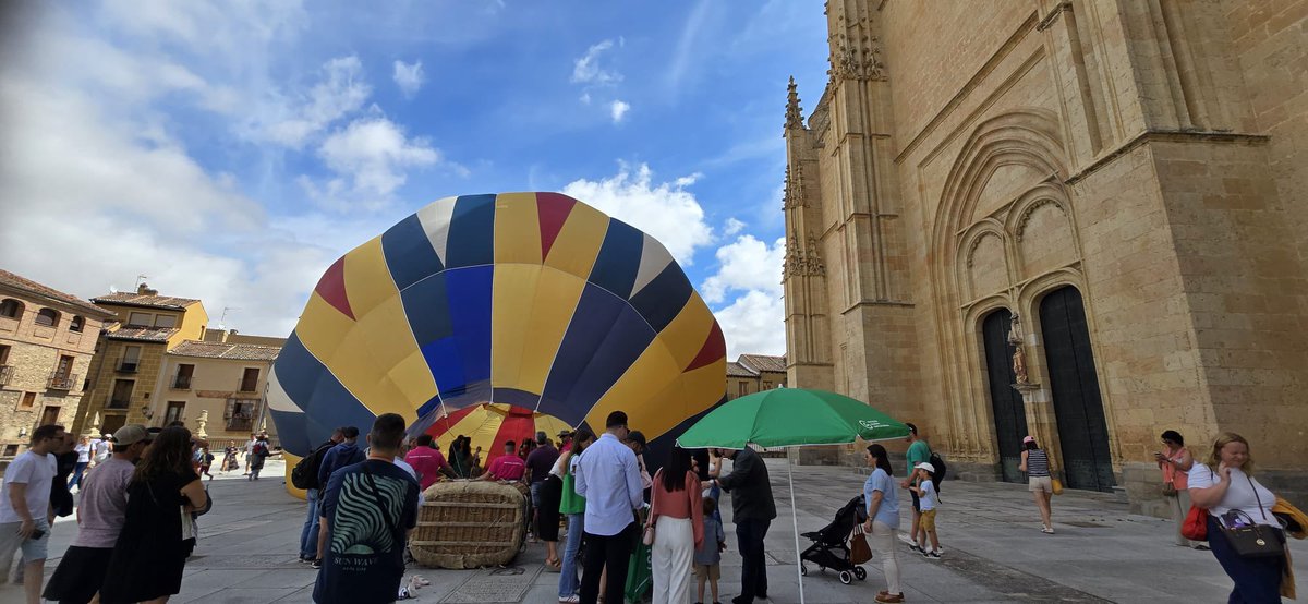 Esta tarde tienes la oportunidad de colaborar con la Asociación Española Contra el Cáncer y disfrutar del Globo Solidario. Recuerda, a las 19,30 h en el Globódromo ( junto al Hospital General)
#SegoviaLaCiudadDeLosGlobos