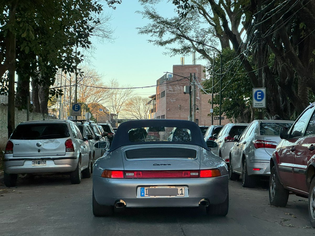 nicoschenquer's tweet image. La mejor forma de cagar un 911: cortarle el techo