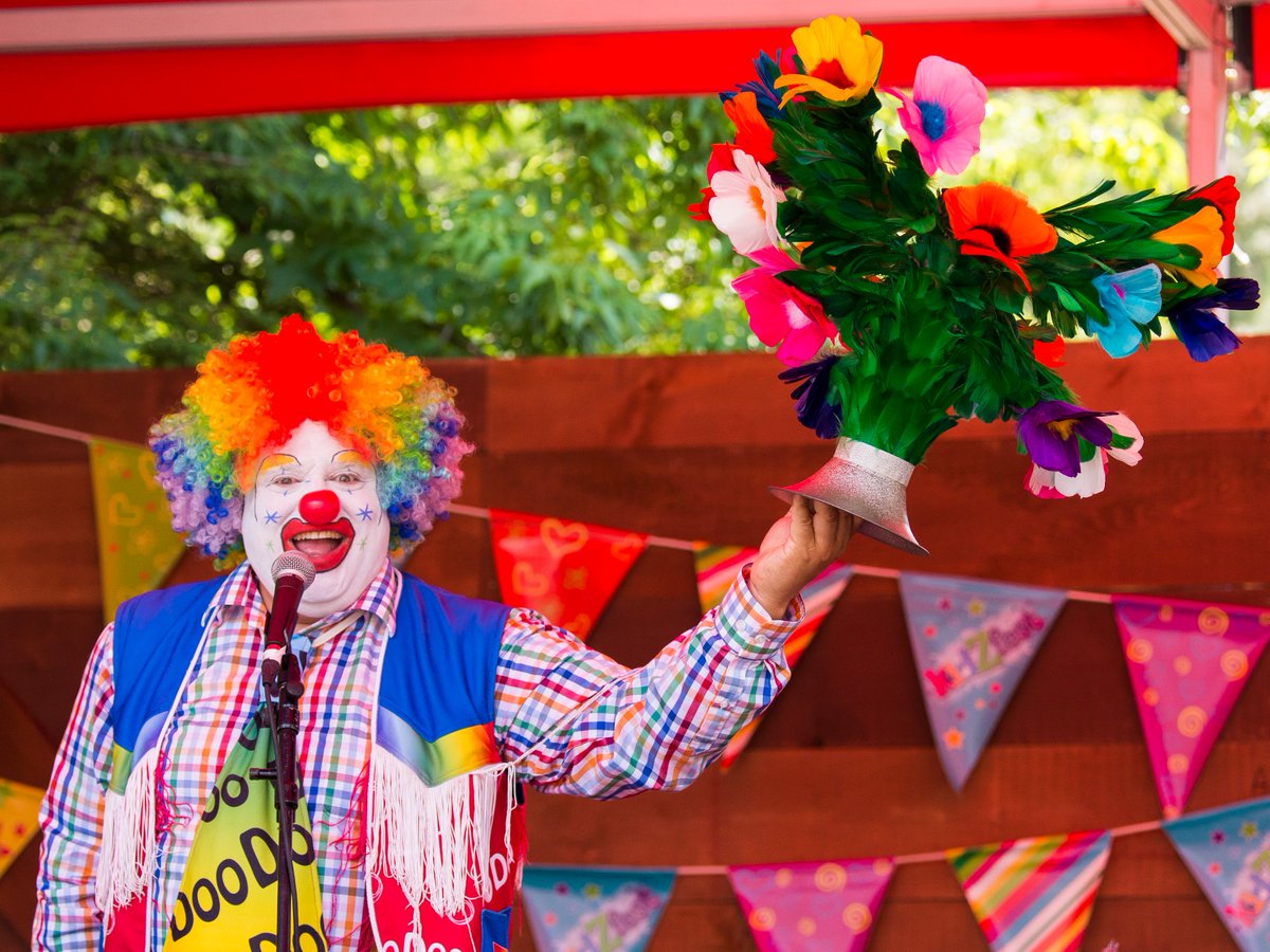 🎉 We're turning summer into a festival just for kids at KidZfest from July 19 to Aug. 3! From live shows and dance parties to meet and greets with your favourite characters, it's the perfect spot for non-stop fun! ☀️ bit.ly/3yoZ0M5

*Included in park admission.