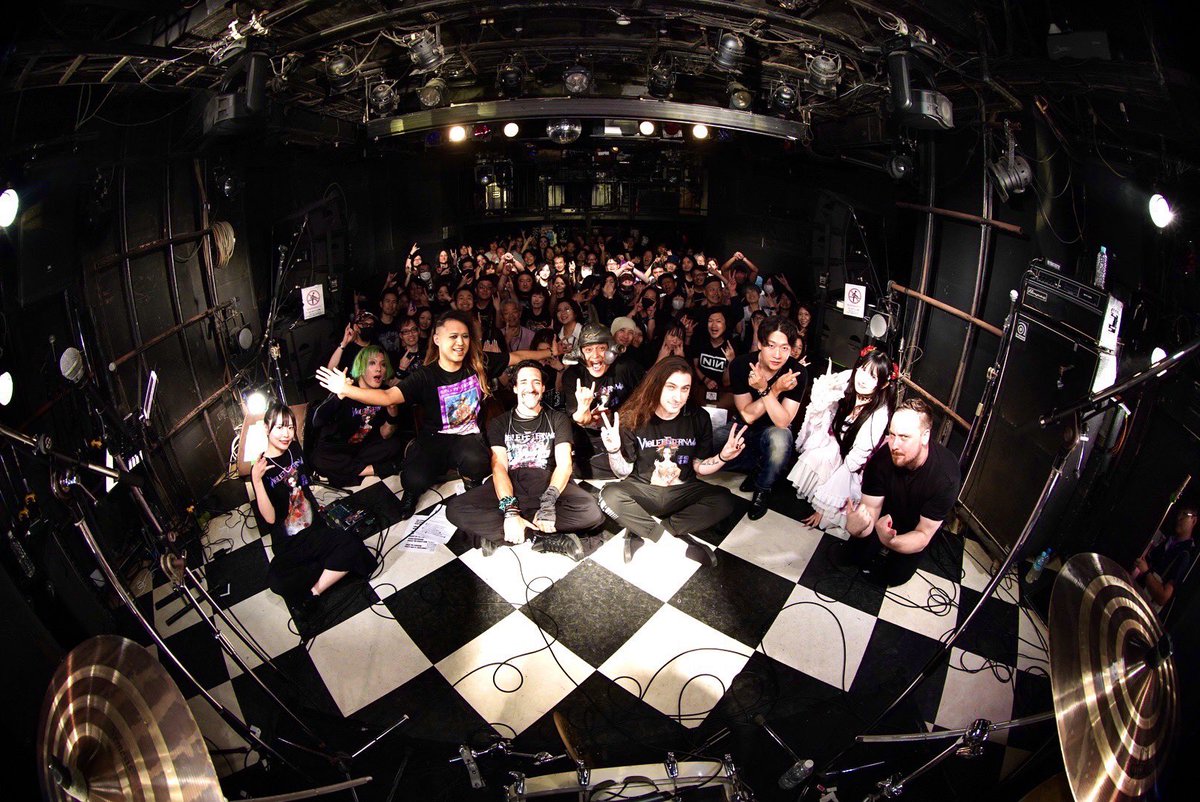 VEternal_metal's tweet photo. THE VIOLET 冠 初日、ぶっ壊れた💥
来てくれた全ての人に最大の感謝を。
来たヤツ、正解。見逃したヤツ、明日で取り返せ⚡️

明日はTHE冠とのカップリングライヴを正統派ガールズメタルの刺客PARADOXXが迎えうつ2DAYSラスト‼️

前売りラストチャンス…残り数分🚨
当日券で殴り込め🔥

📸 : @CN9STAFF https://t.co/JXoDjYNVpq