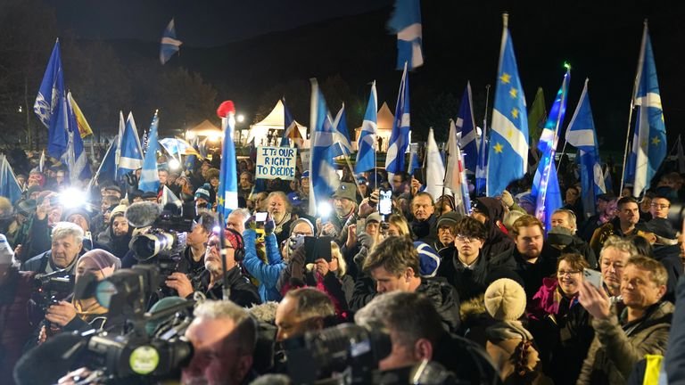 Ewan_Mcgregor0's tweet image. Soul of a nation: Amid shifting party fortunes, independence is more than politics—it&apos;s a heartfelt yearning for Scotland to decide its own destiny
#Scotland #ScottishIndependence