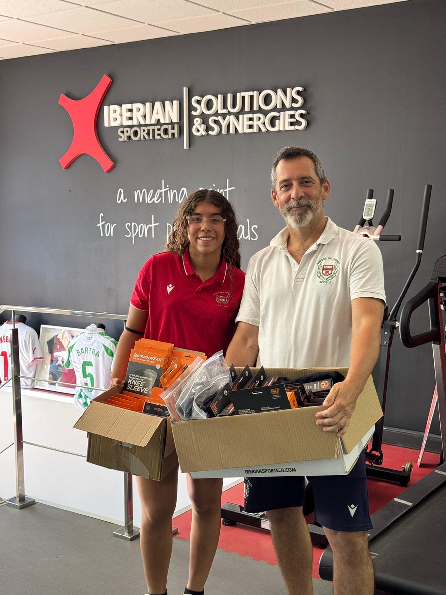 Hoy hemos estado en Iberian Sportech recogiendo material Incrediwear para nuestras chicas del CAR Femenino 💪❤️💚

Gracias a nuestros amigos de @iberiansportech por el apoyo y por seguir cuidando del rugby sevillano 🏉

#VamosCAR #RugbyFemenino