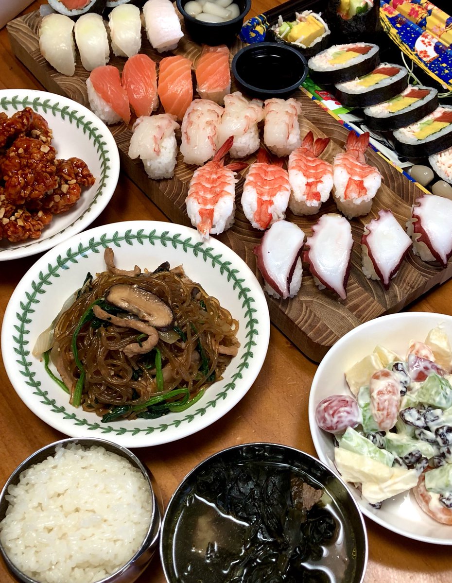 dddugi0719's tweet image. 최애푸드를 한없이 과식할 수 있는 생일날이 너무 좋아서 훌라댄스를 추게 되