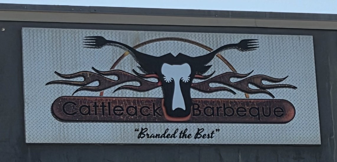 CoachSteamroll's tweet image. I got to checkout one of @TexasMonthly Top 50 BBQ joints yesterday. @Cattleackbbq in Farmers Branch
Brisket, spicy Texan sauasage, pastrami beef rib, coleslaw slaw and jalapeno cornbread
Thank you @BBQsnob
Check out that amazing mural of some of the best pitmasters in Texas.