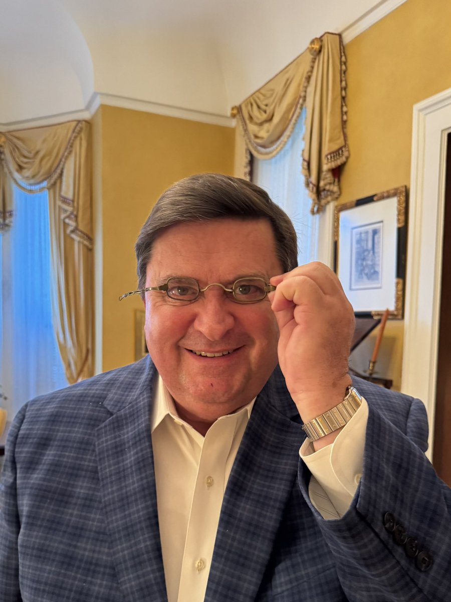 When the owner of Thomas Jefferson’s glasses insists you try them on, you see White House history through a whole new lens.