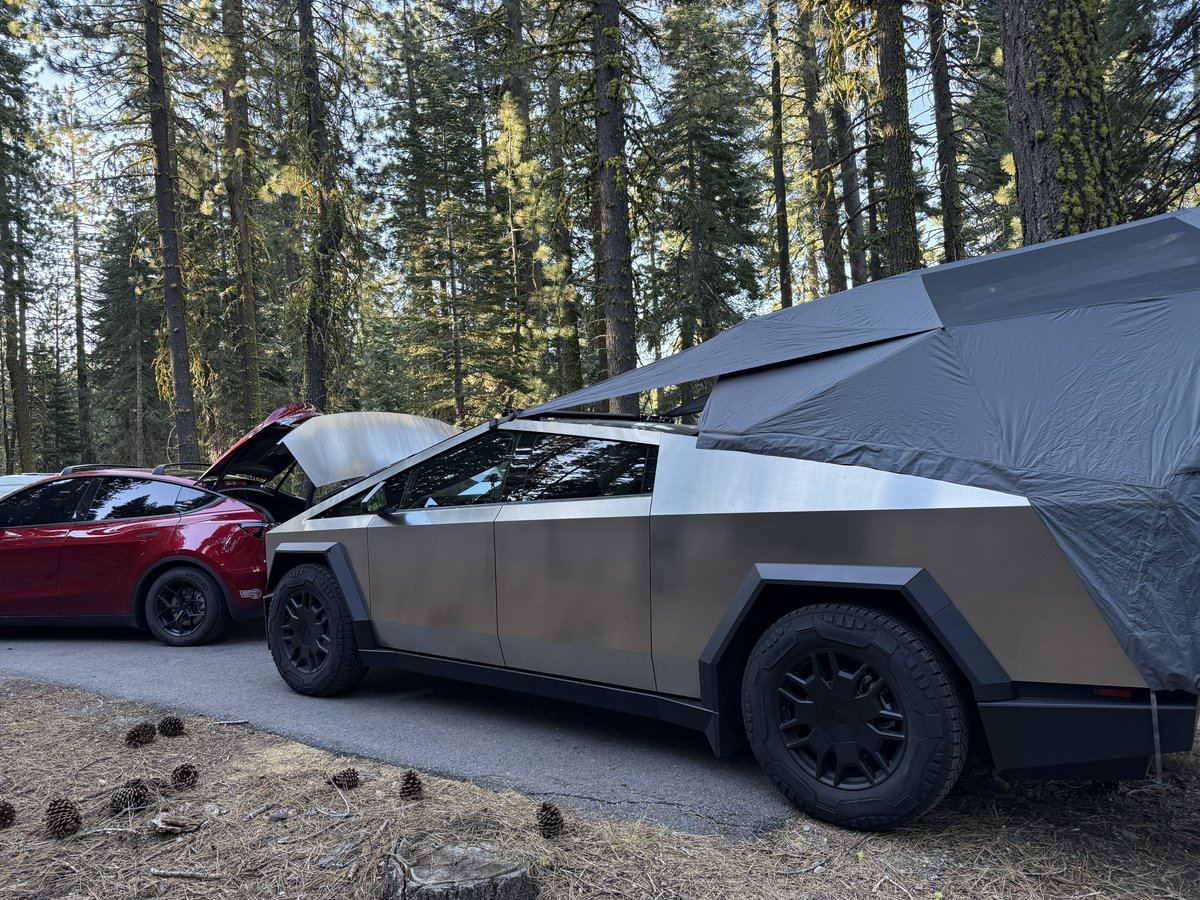 mahkusg's tweet image. Good morning! Crisp cool morning, 52 when we woke up this morning. Of course my wife slept in the Y at a comfy 73 degrees all night.
Y used about 40 miles of range overnight, Cybertruck used about 15 miles running the fridge and Starlink overnight.
