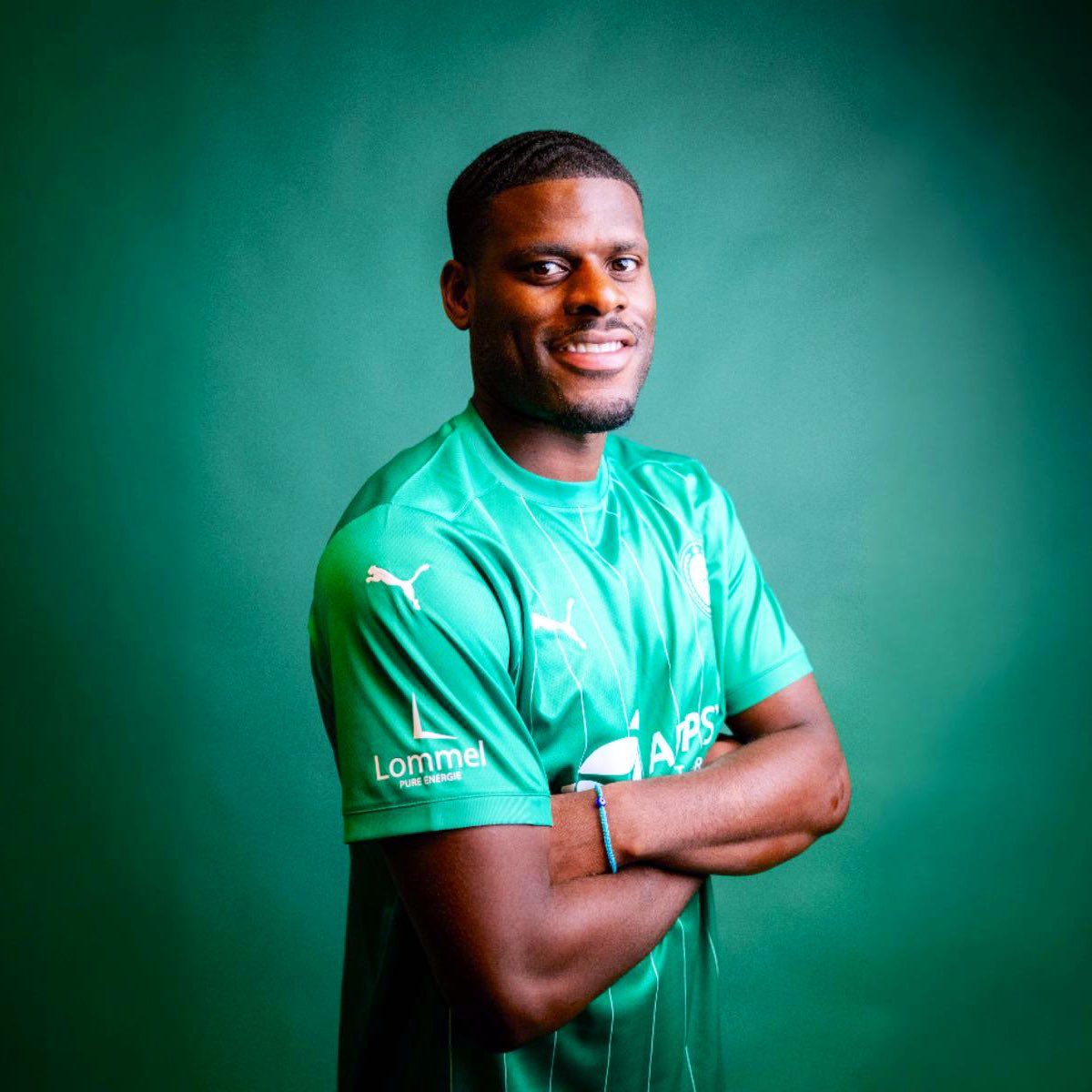 EnglishAbroad1's tweet image. 馃嚙馃嚜 TJ Eyoma has completed a free transfer to Lommel.
The defender was available after leaving Northampton Town this summer.
The 25-year-old will now feature for the City Football Group owned side in the Belgian second-tier under the management of Lee Johnson.