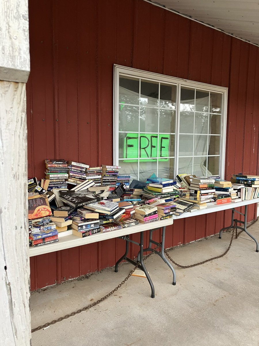 MedinaNick's tweet image. Might be here a while.
#bookstagram #freebooks #books #booksbooksbooks #booktwt #booktwitter