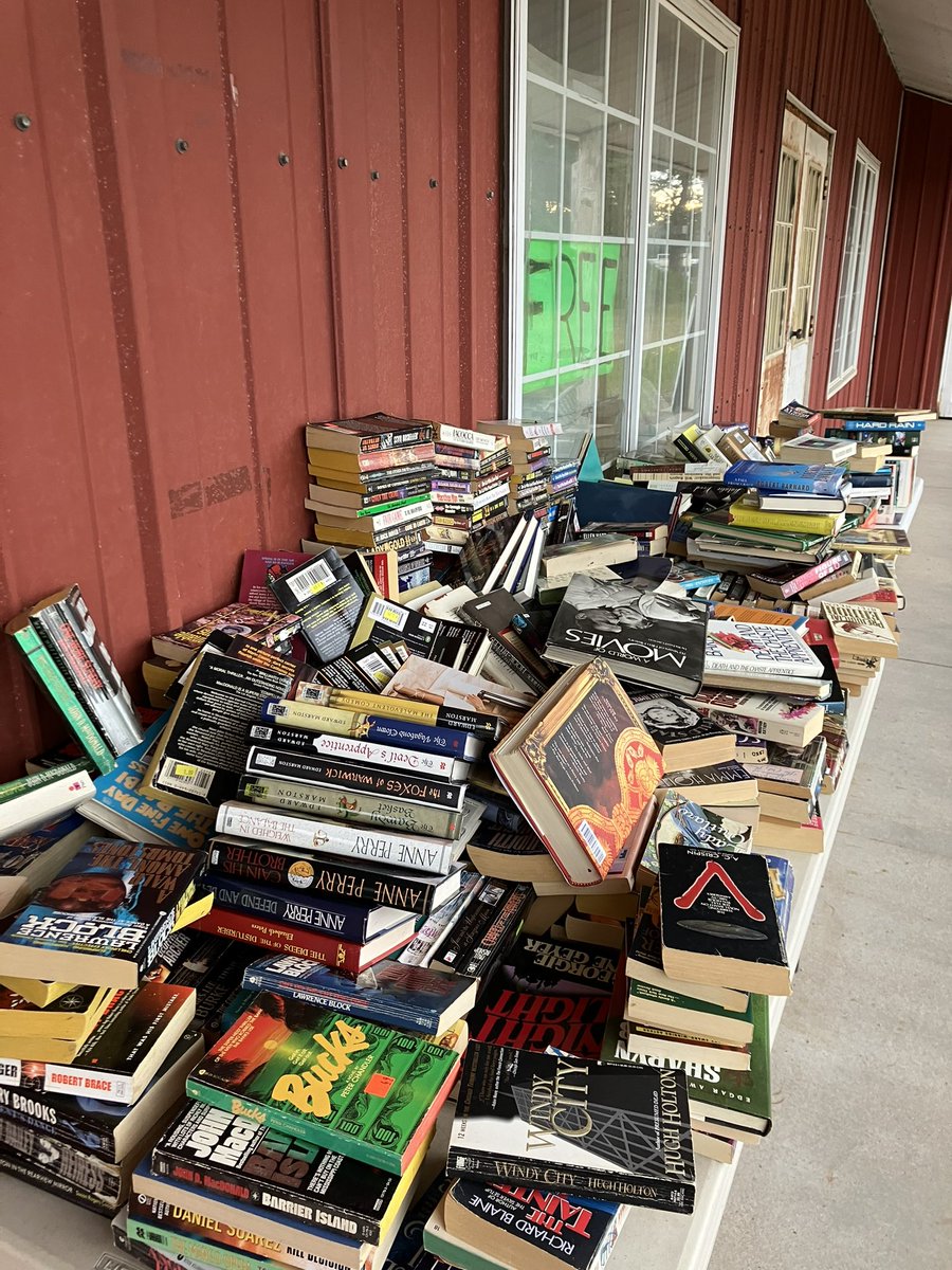 MedinaNick's tweet image. Might be here a while.
#bookstagram #freebooks #books #booksbooksbooks #booktwt #booktwitter