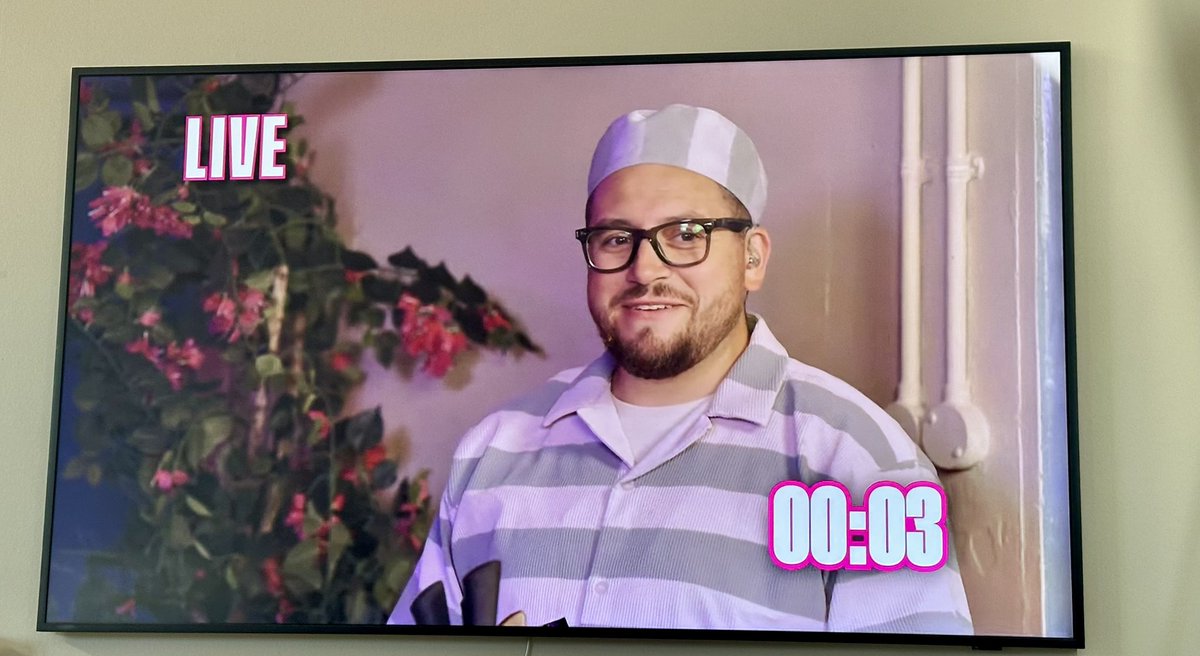 AnnCecilieN's tweet image. I feel like the liveshow should be renamed “DoingBalls” instead of #DoingThyme, as it’s a proper “deez nuts” fest. 🤭🥜🌰🏐🐙🦃 @sortedfood