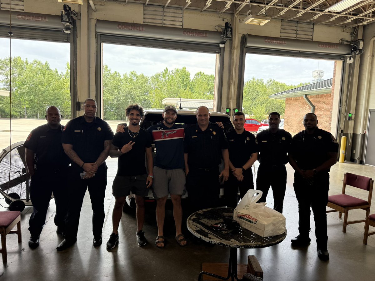 Grateful for the men and women in uniform who protect #OurCity

This week, <a href="/Devinvoisin/">Devin Voisin</a> and <a href="/anthony_lilz42/">Anthony Zaccaro</a> paid a visit to Mobile’s police and fire stations to deliver donuts and say thank you.