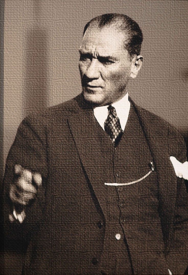 ➖"Demokrasi ilkesi, egemenliğin millette olduğunu, başka yerde olamayacağını gerektirir. 

Demokrasinin tam ve en belirgin hükümet şekli Cumhuriyettir.."

1930 (Afetinan M.B. ve M.K. Atatürk’ün El Yazıları, s.29; 397-398)