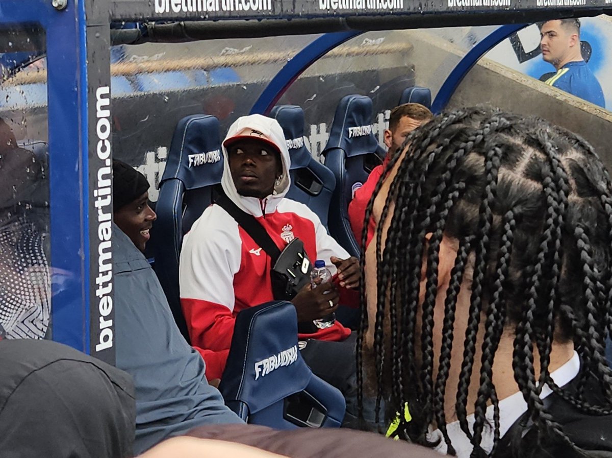 Nothing to see here except  @PaulPogba casually sitting in the dugout at Chesterfield FC stadium!

#Pogba
#NFFC