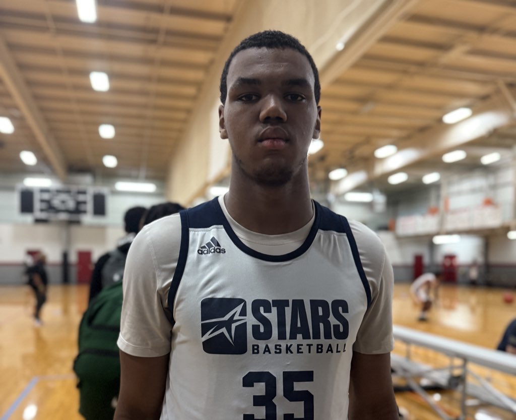 Upward Stars Gold take the win to start their Saturday here at #SummerFinale 

William Robinson with 12 points while dominating the glass the paint. 

Justus Bell led the way with 14 points.