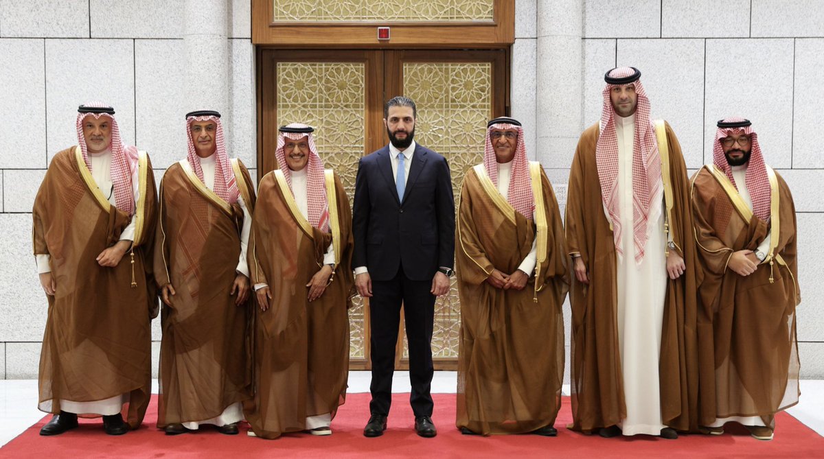 #تمرة💢|| قبل قليل:

الرئيس السوري🇸🇾يستقبل وفد اعمال سعودي🇸🇦