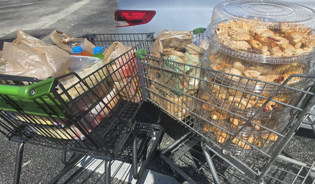 ShawnTucker623's tweet image. It's a two cart day for my employees! Because personality only gets me so far.