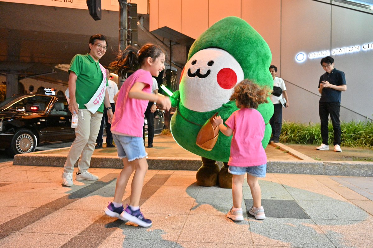 現在、JR大阪駅御堂筋南口にて駅立ちをしております!! ご通行の方々