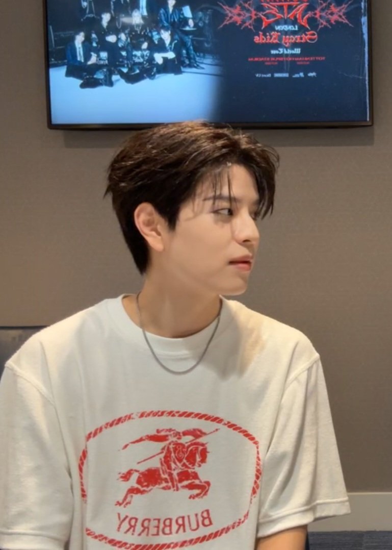 seungminisagod's tweet photo. this hairstyle is superior 😵‍💫😵‍💫😵‍💫 https://t.co/2nDDkHHWAy