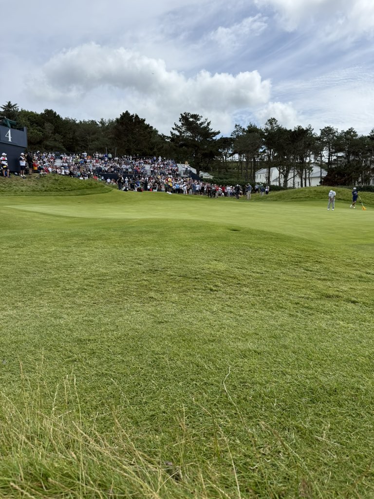 mgchiversNCG's tweet image. That is easily the loudest cheer I’ve ever heard on a golf course
It was a deafening cheer for Rory’s birdie in the 4th bowl green
