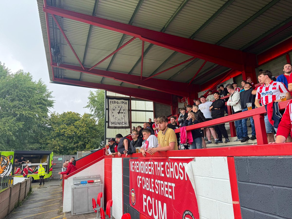 FC United of Manchester - Exeter city 1-4
Broadhurst Park 

Eindelijk op bezoek bij het fan owned United of Manchester. Veel spandoeken, fanatieke aanhang en tof om te zien wat je als supporters kan bereiken met een eigen club en stadion.