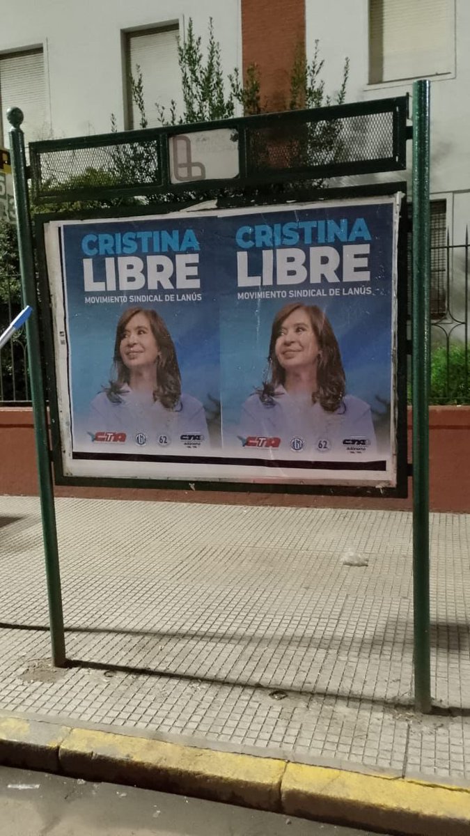 EdgardoDepetri's tweet image. Ella debería estar al frente de la lista en la Tercera Sección Electoral, el miedo que tienen de enfrentarla en las urnas y el odio hicieron que el Partido Judicial la proscriba, pero estará en cada voto peronista.
Las calles de Lanús dicen: Cristina Libre.