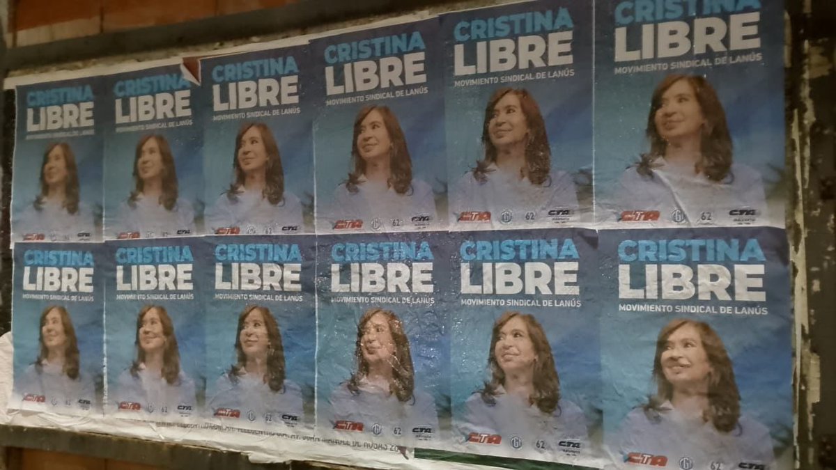 EdgardoDepetri's tweet image. Ella debería estar al frente de la lista en la Tercera Sección Electoral, el miedo que tienen de enfrentarla en las urnas y el odio hicieron que el Partido Judicial la proscriba, pero estará en cada voto peronista.
Las calles de Lanús dicen: Cristina Libre.