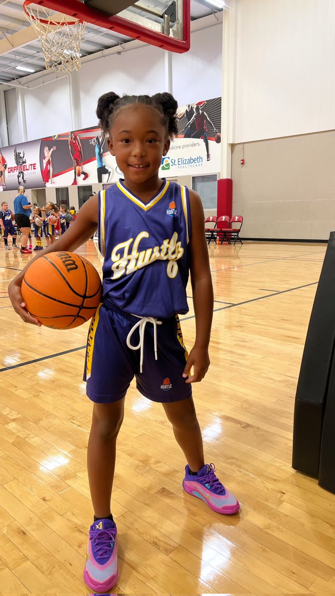 Papa isn't there, but we're still getting work in back home 💪🏽💪🏽🏀🏀