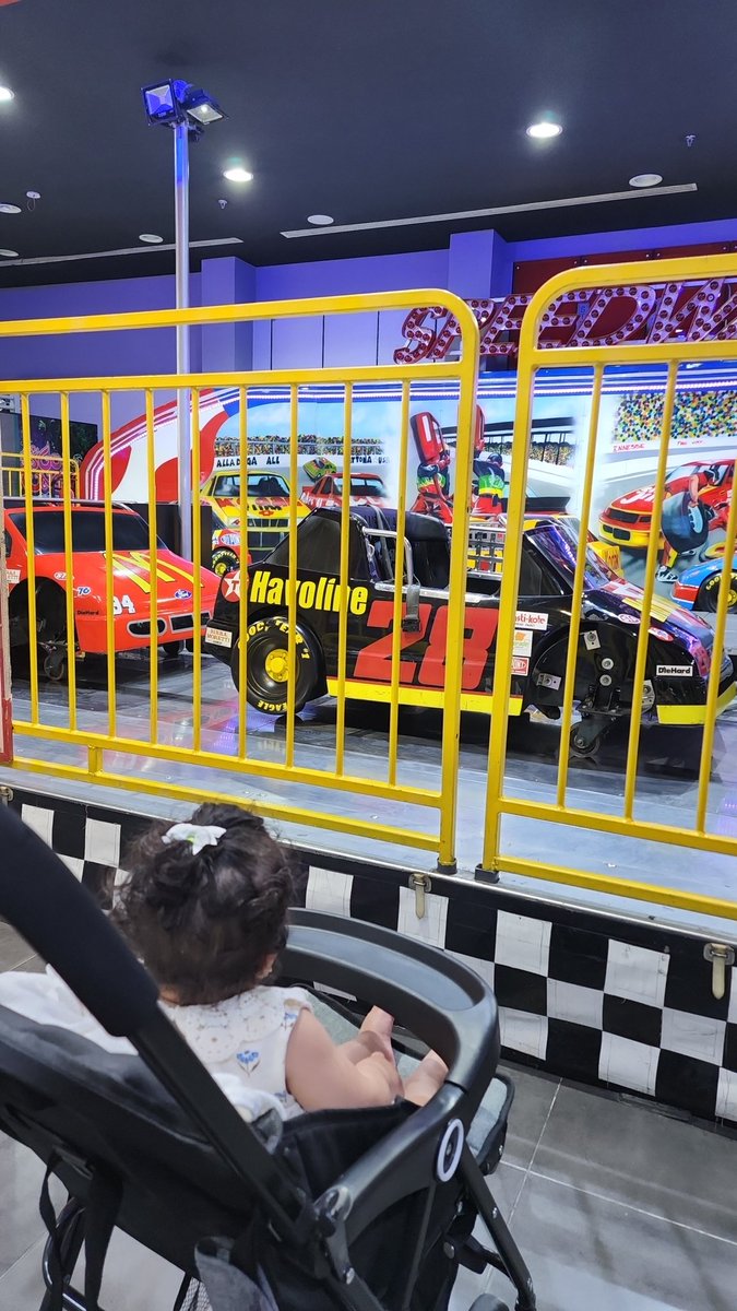 أعلمها حب السيارات والا أسيب المهمه لأبوها 😁😂♥️♥️
#مساء_الخير 🌹