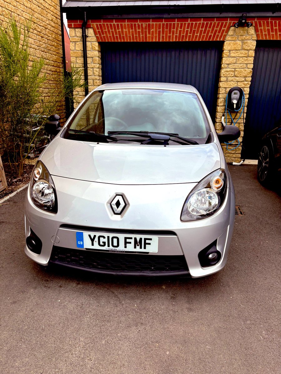 modernheroestv's tweet image. Congratulations @datadev01 and husband to be on your new Dacia Spring - it’s a *massive* upgrade on this, having driven both 150 miles today!
I hope you’re very happy with it!