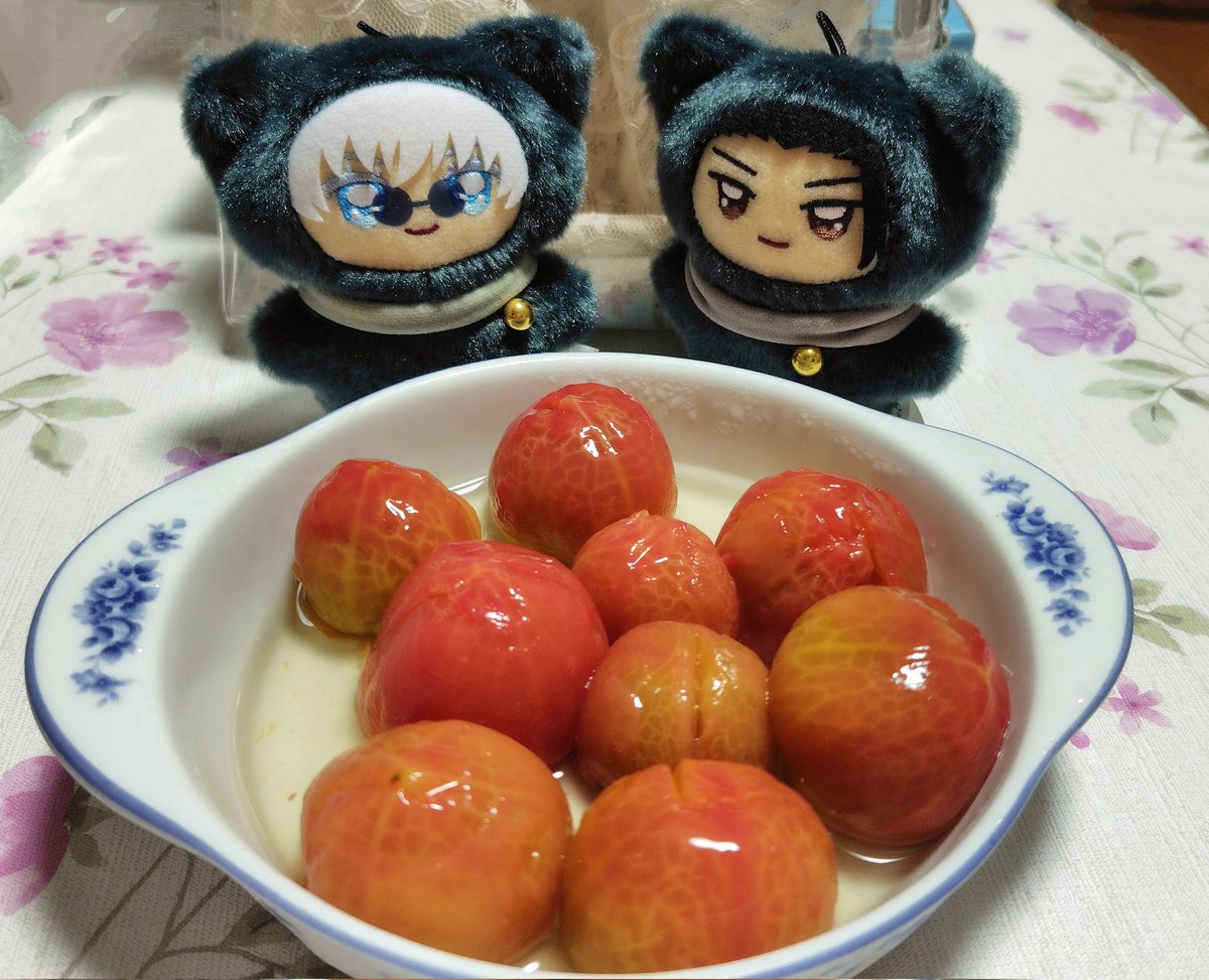 Chieee49maaa's tweet image. ミニトマト🍅のさしす漬けミ!
湯剥きしたミニトマト🍅を砂糖/塩/酢の甘酢で冷やすだけだミ!
ひんやりさっぱりでうま〜
大繁殖中のミニトマト🍅消費だミ!
粗挽き胡椒や乾燥バジルを振りかけてもいいミ!
さしす漬けって名前がいいミ〜☺️