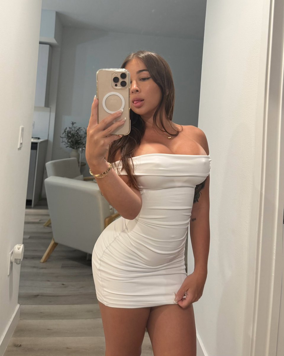 itslittlelianna's tweet photo. Say hi if ur ready to risk it all 😳 https://t.co/4H7qTF6aAt