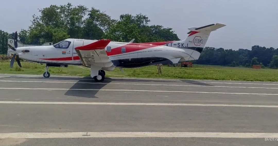 DM_Begusarai's tweet image. आज दिनांक 19.07.2025 को बेगूसराय जिला अंतर्गत उलाव हवाई पट्टी में Ms/ Everdeliver Logistics Pvt.Ltd(ELPL) के ऐयर क्राफ्ट PC12VT-SKJ की लैंडिंग करायी गई।
बतातें चलें कि Ms/ Everdeliver Logistics (ELPL) के एकाउंट मैनेजर, श्री एस0 मुखर्जी…
