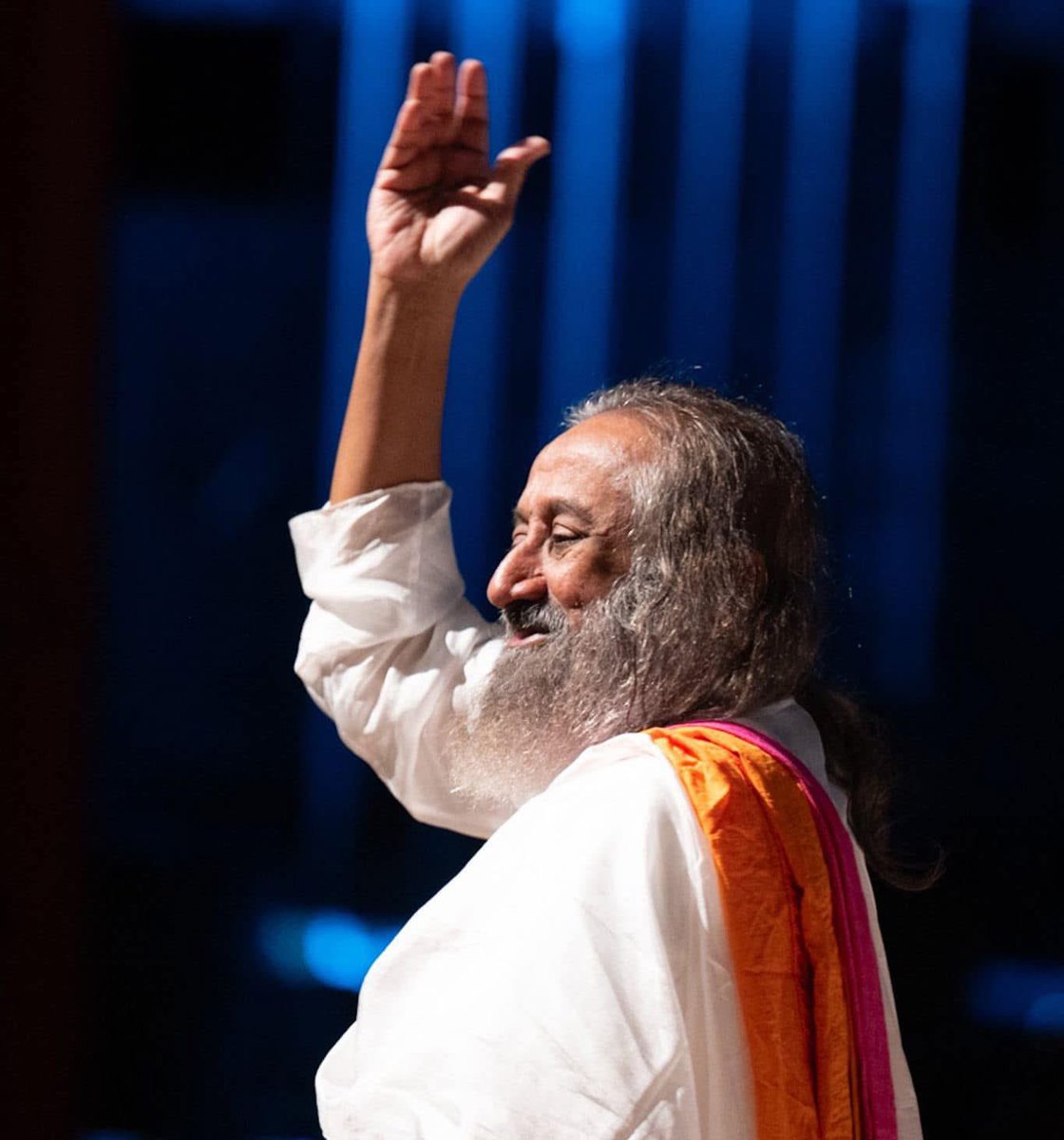 nisheets's tweet image. Conscious Living

☀️When you are at peace with yourself.

☀️When you are able to differentiate between need and want &amp;amp; are able to let go of your wants.

☀️You gain Spiritual Maturity when you stop attaching happiness to material things !!

~ Sri Sri 

#Basics
#Yoga #Meditation